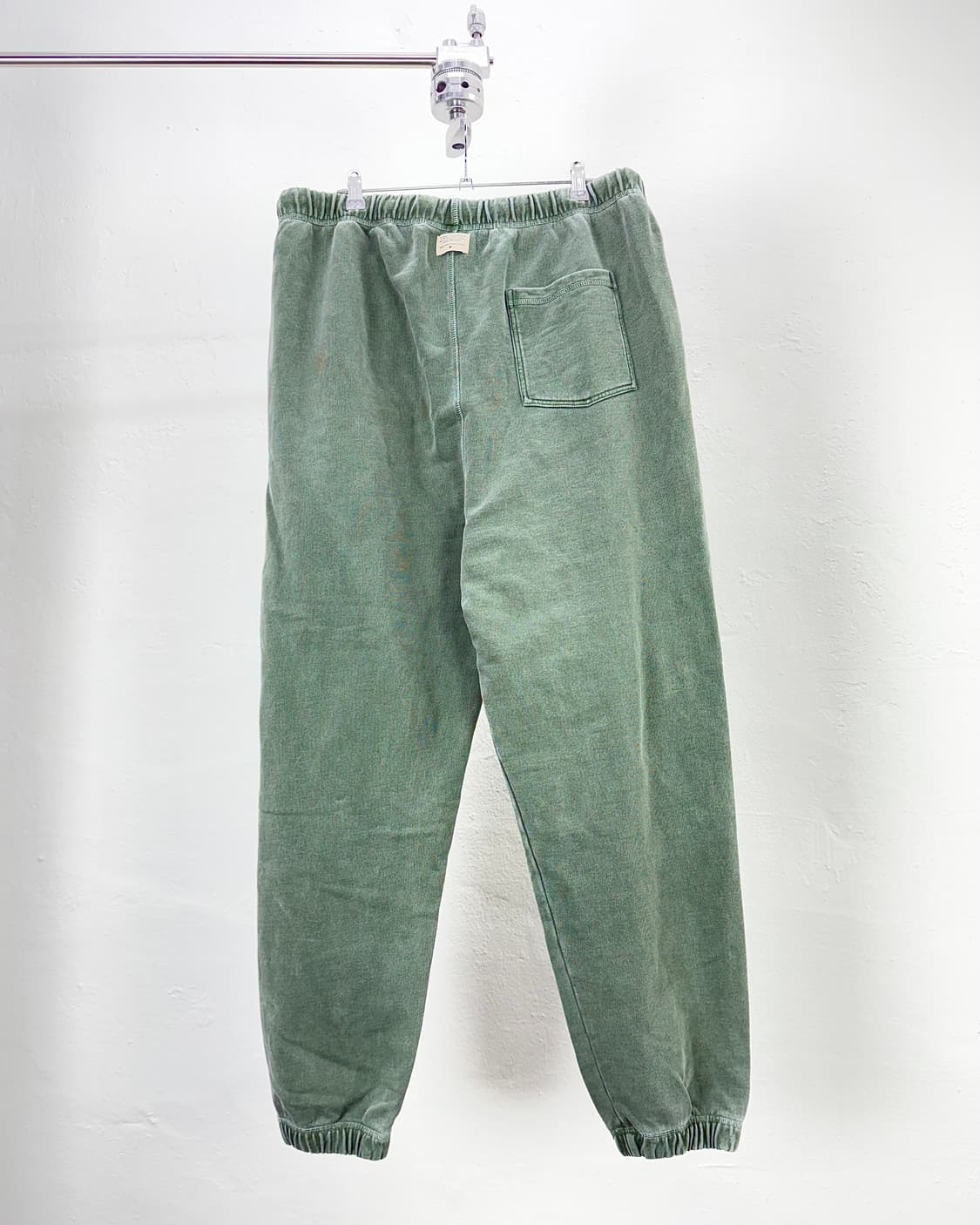 나이젤 카본 피그먼트 다잉 아미 애로우 로고 스웨트 조거 팬츠 상품이미지6