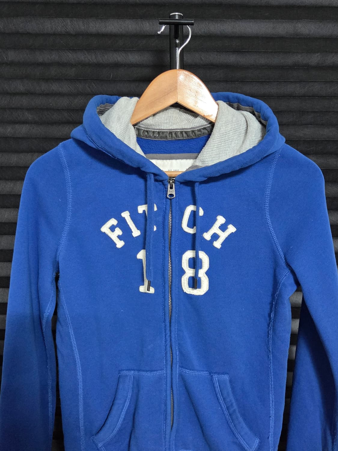 [아베크롬비 앤 피치] 아플리케 로고 기모 후드집업 | 00179 상품이미지2