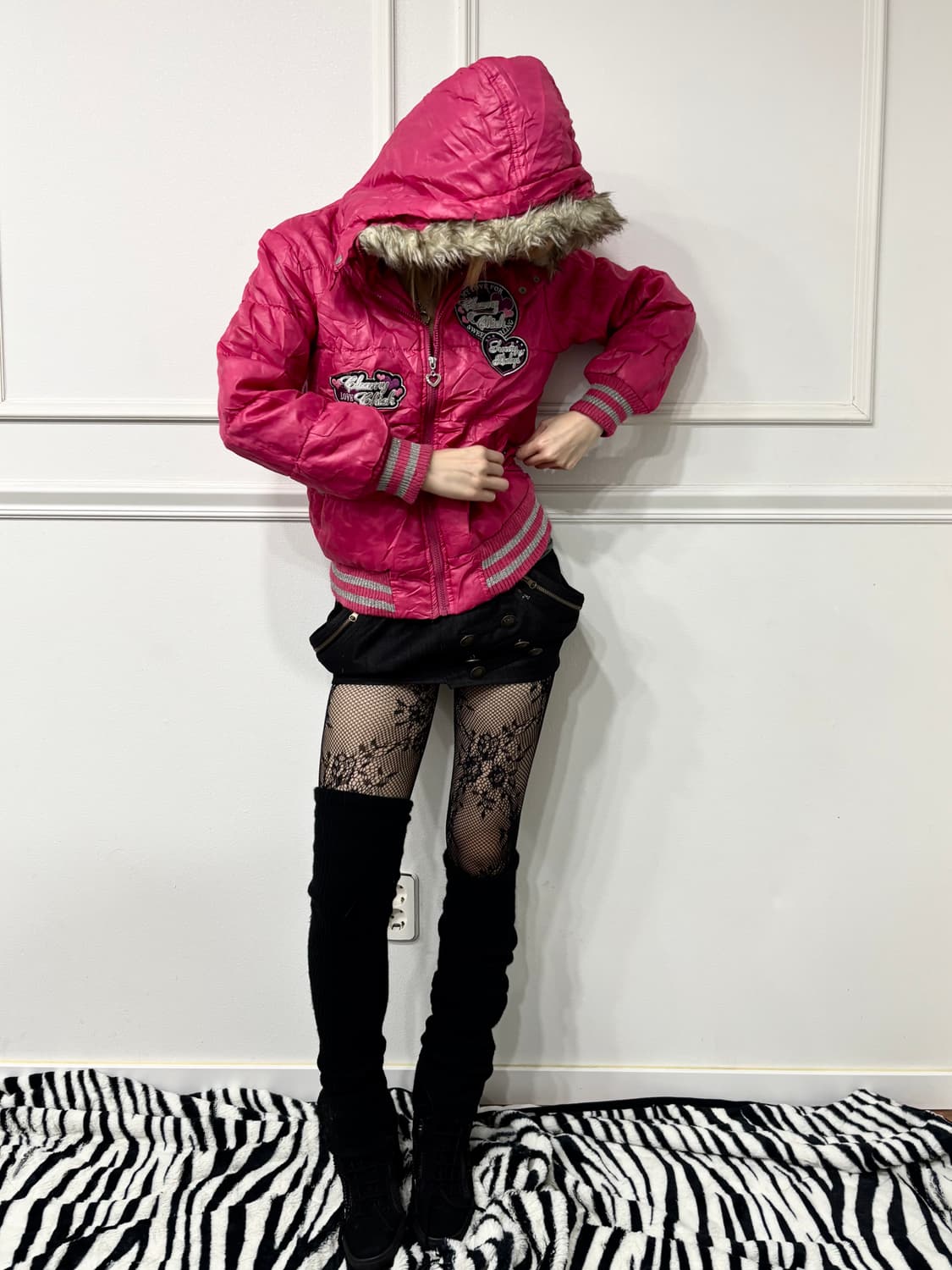 GAL Patch Detail Pink Fur Padding 상품이미지3