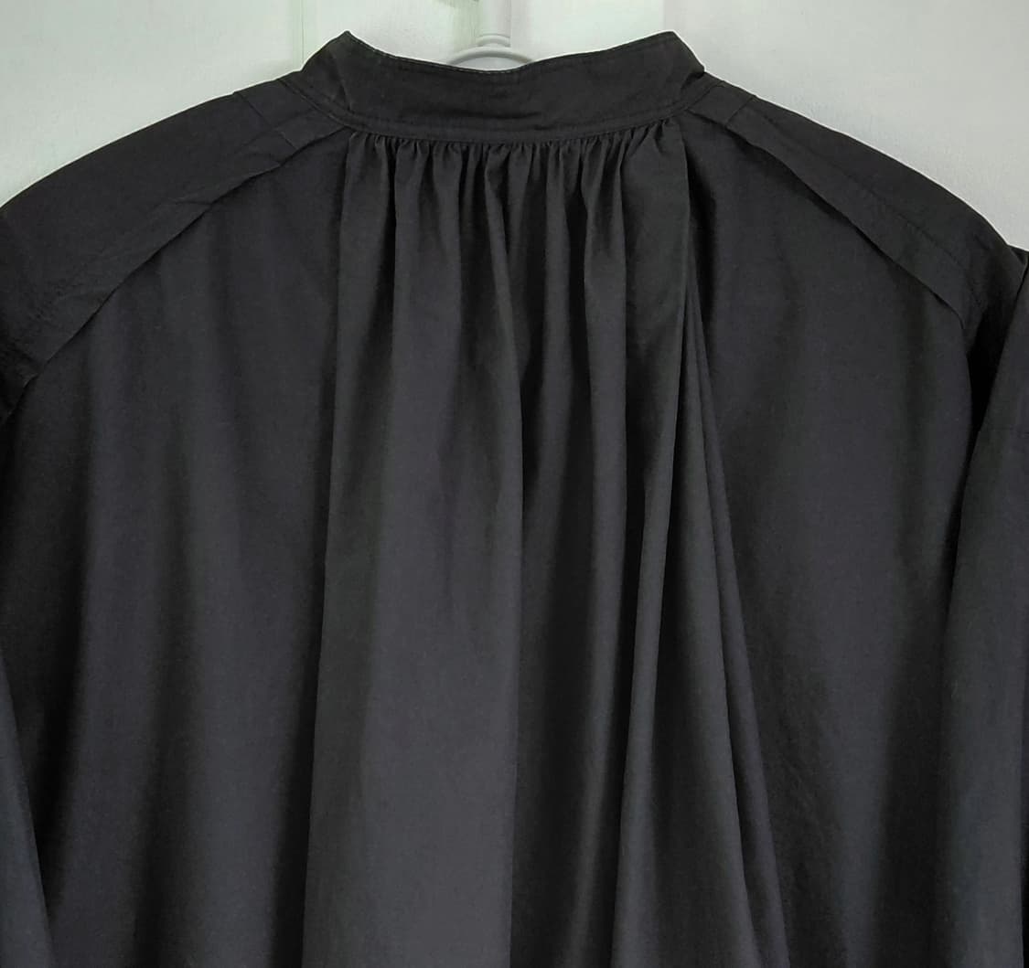 [정품] OMNES Supremo 밴드칼라 볼륨 소매 셔츠 원피스-블랙 상품이미지9