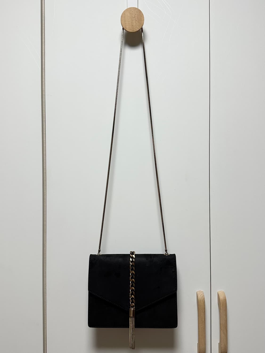 정품 찰스앤키스 스웨이드 블랙 체인 태슬 미니백 상품이미지5