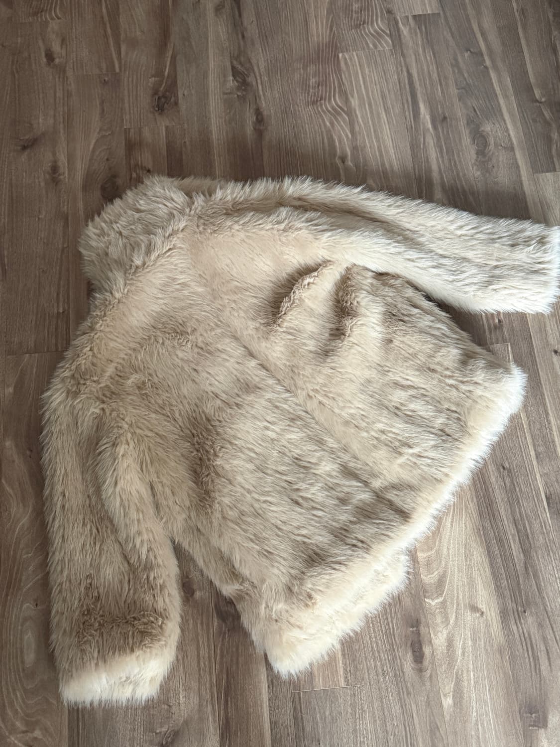 (1회 착용) 320쇼룸 에코 퍼 자켓 베이지 코트 상품이미지4