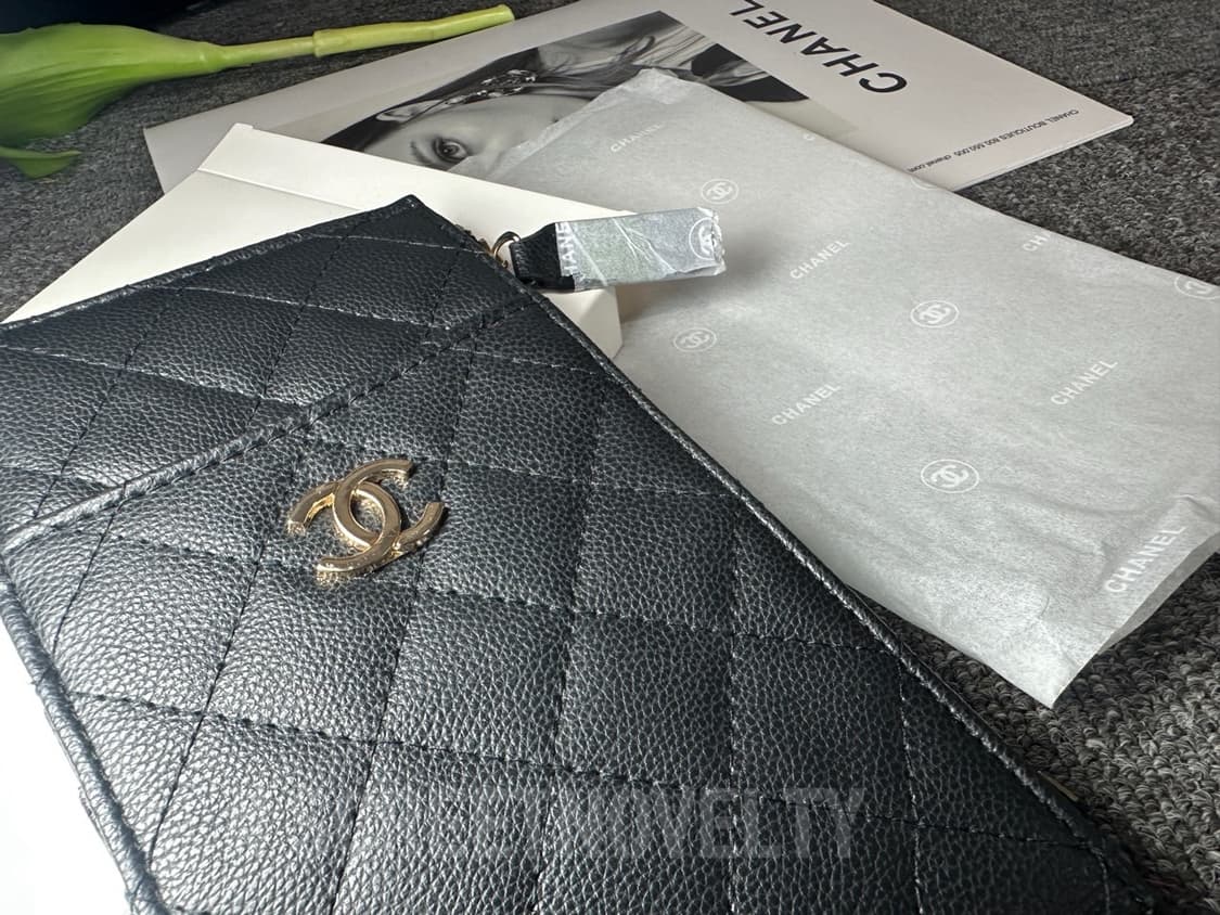 샤넬뷰티 캐비어 클래식 폰 홀더 파우치 블랙 상품이미지5