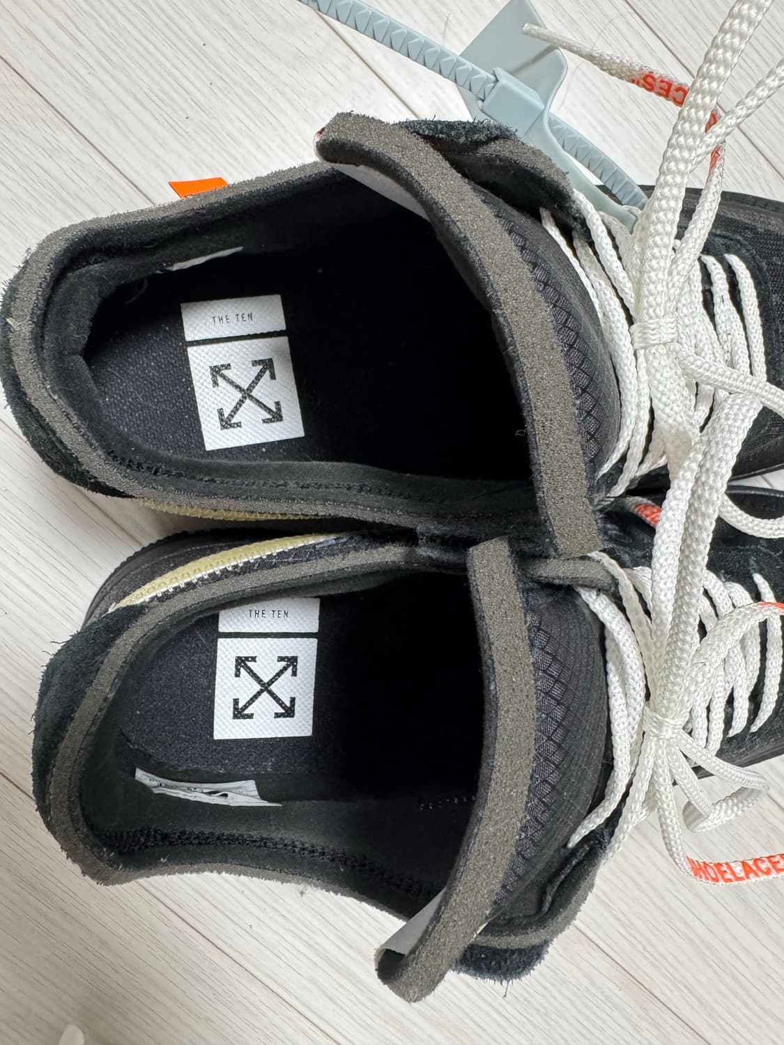 오프화이트 에어포스 275팝니다. 상품이미지5