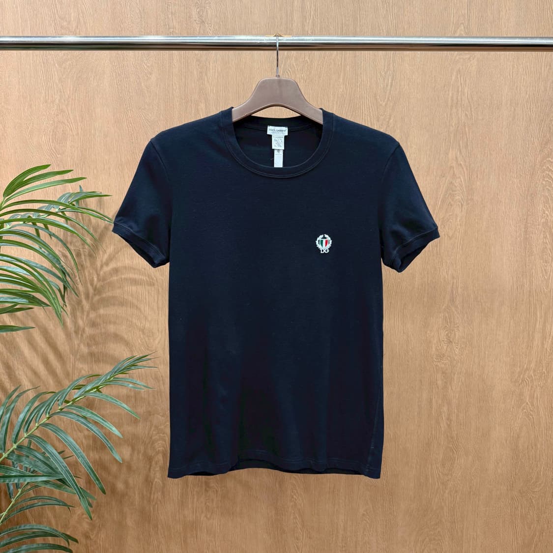 돌체앤가바나 D&G 로고 자수 크루넥 반팔 티셔츠 슬림핏 블랙 상품이미지1