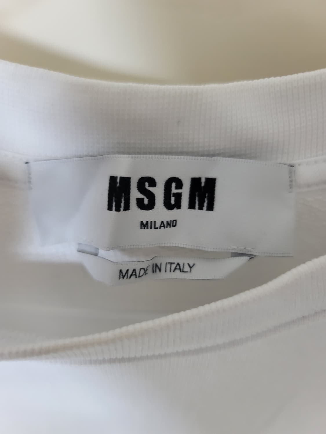 MSGM 이태리 맨투맨 s사이즈 상태굿

 상품이미지3