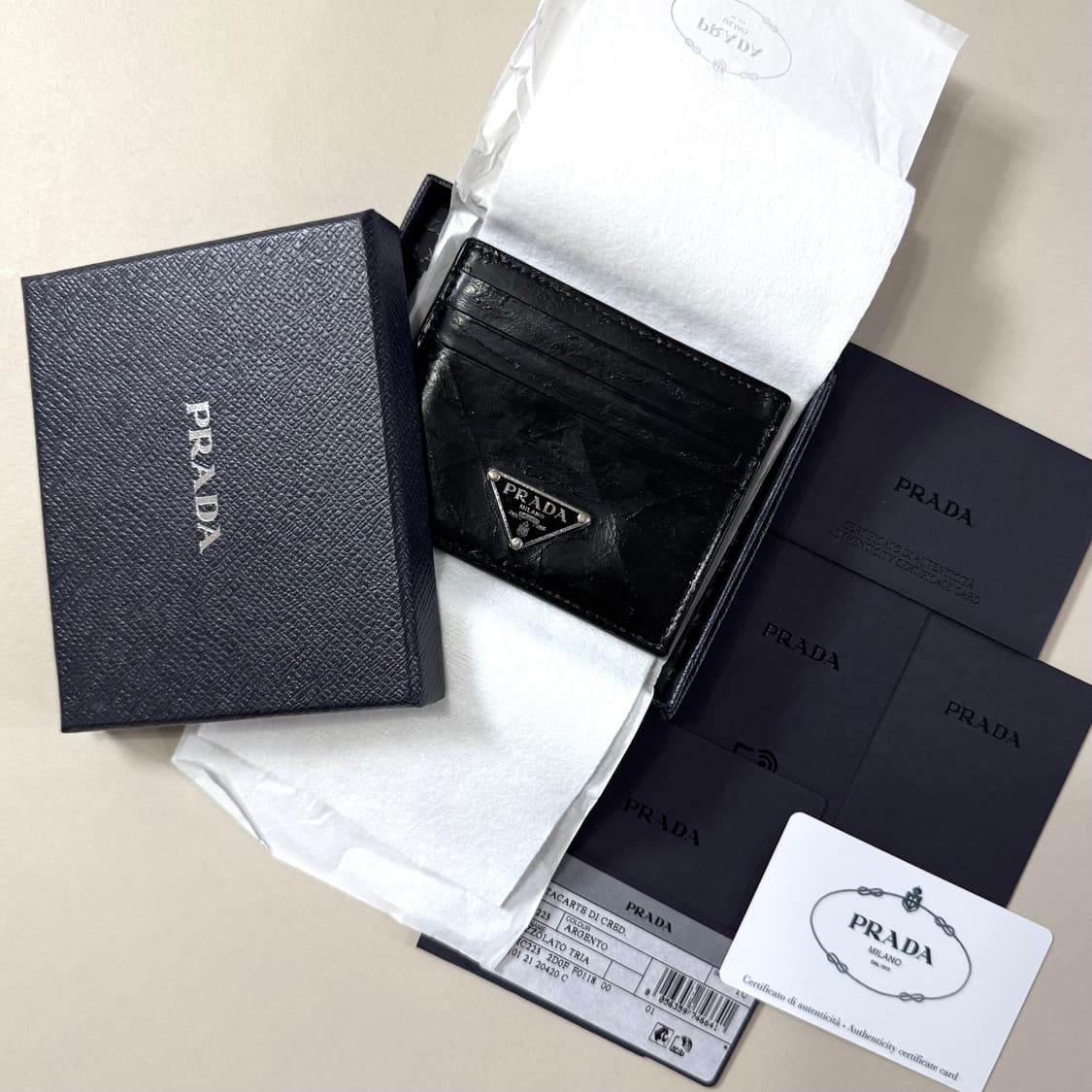 [백화점판/당일출고]프라다 브러시드 카드지갑 상품이미지1