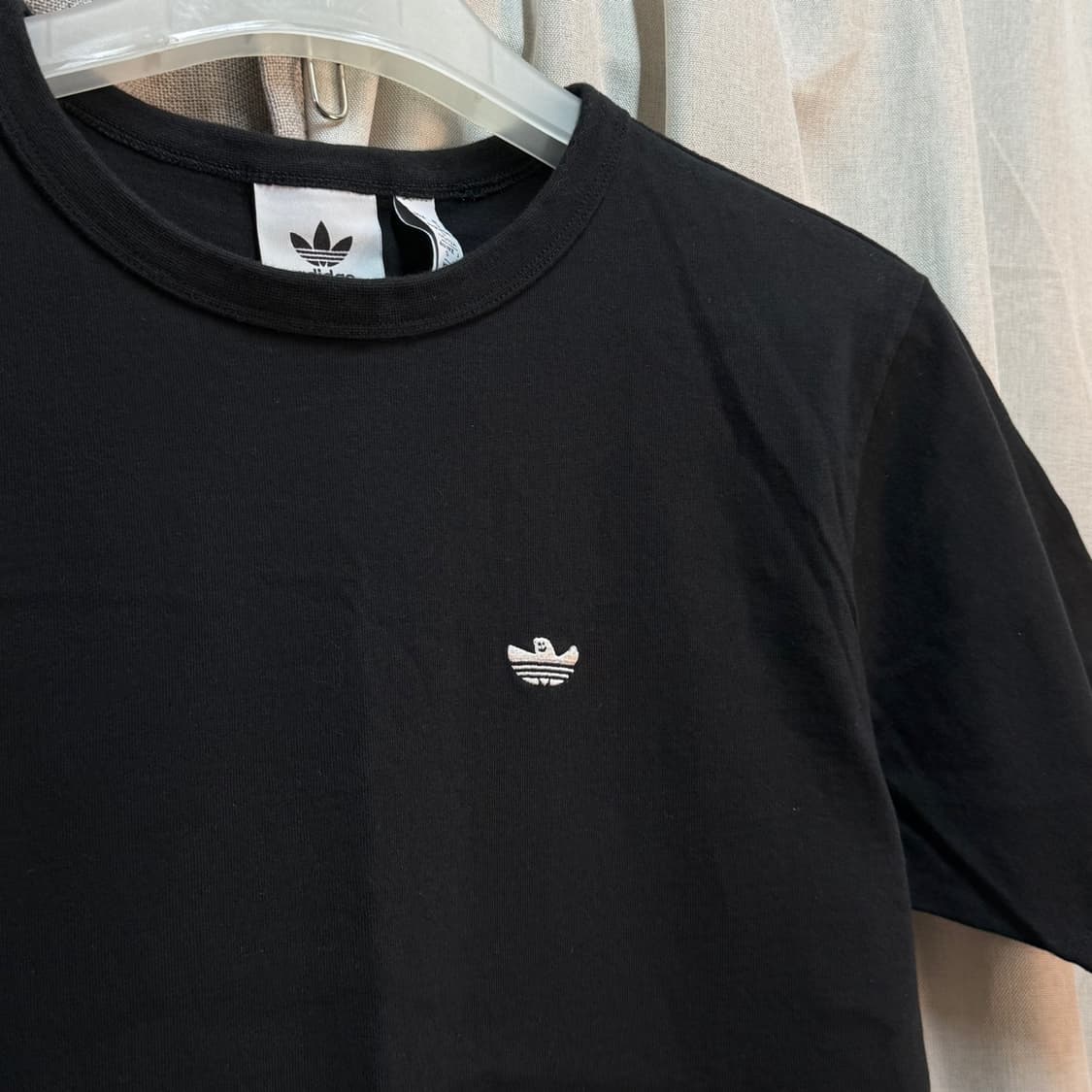 [S] 아디다스x마크곤잘레스 로고 반팔 라운드 티셔츠 상품이미지3