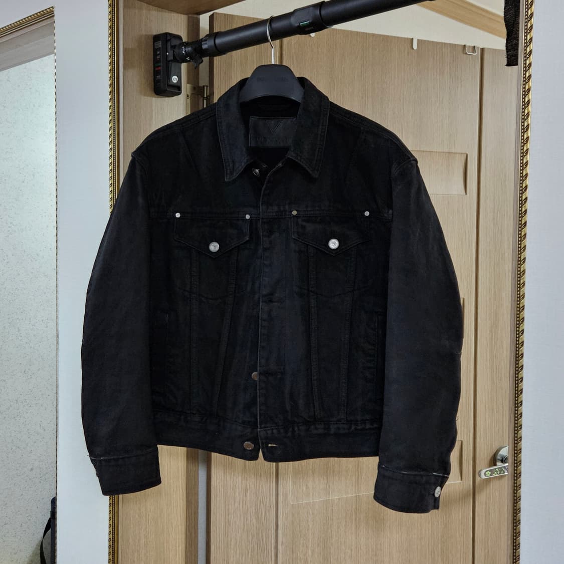 본바트 블랙 코티드 데님자켓 상품이미지1