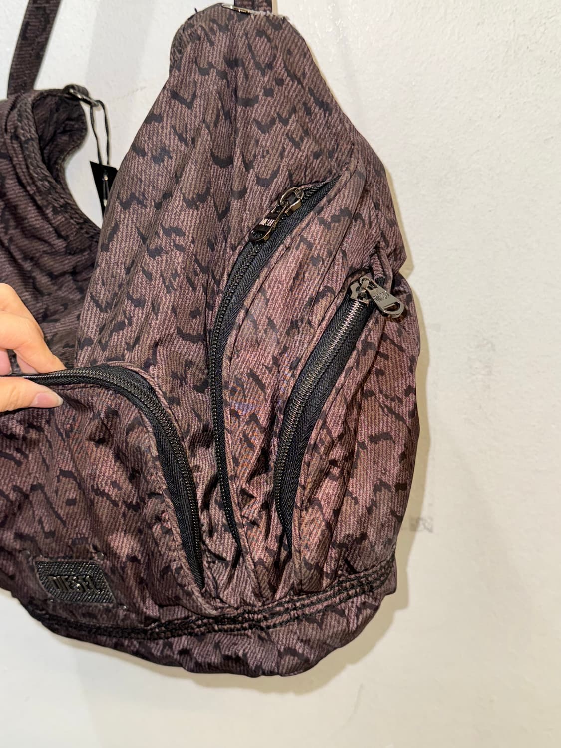 Diesel leopard nylon shoulder bag   상품이미지3