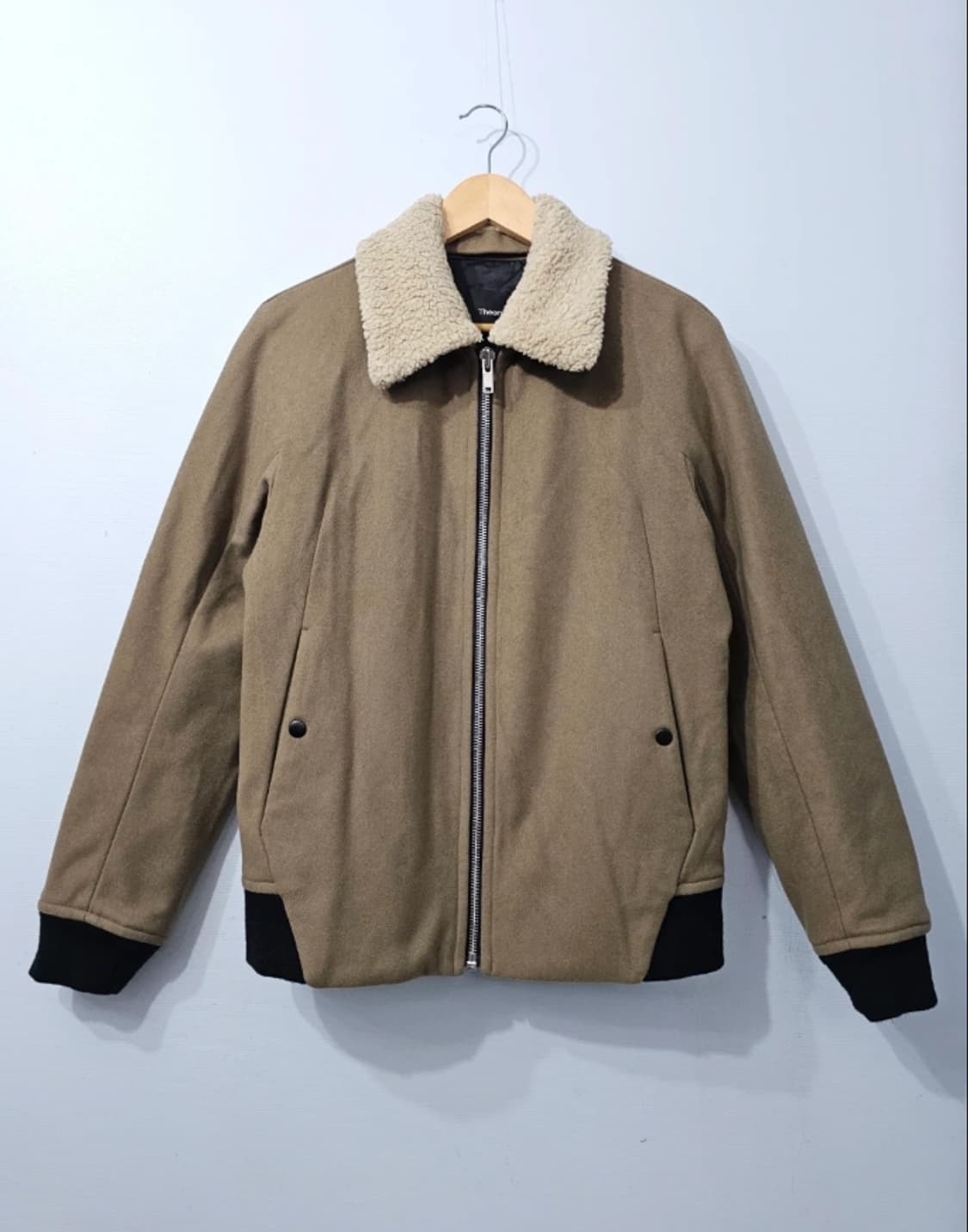 띠어리 남성 무스탕 점퍼 카키 95~100 상품이미지5