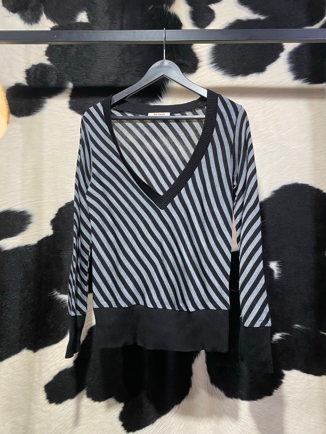 Ray cassin 갸루 사선 스트라이프 브이넥 니트 상품이미지2