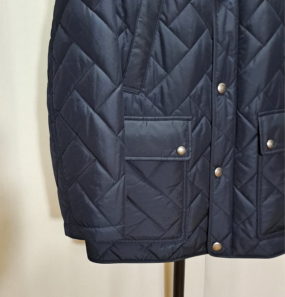 (택포) 23FW 닥스 가죽카라 퀼팅 사파리 100 B8 상품이미지4