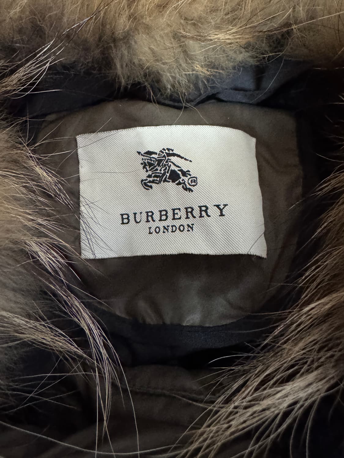 여성 버버리 런던 커스텀 리메이크 퀄팅 다운 패딩 자켓 상품이미지3