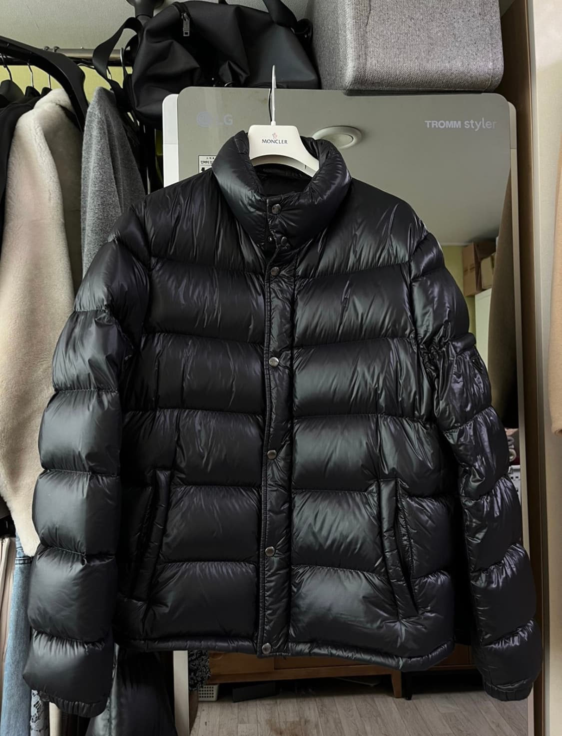 [54] 프라다 남성 패딩 블랙 54 상품이미지1