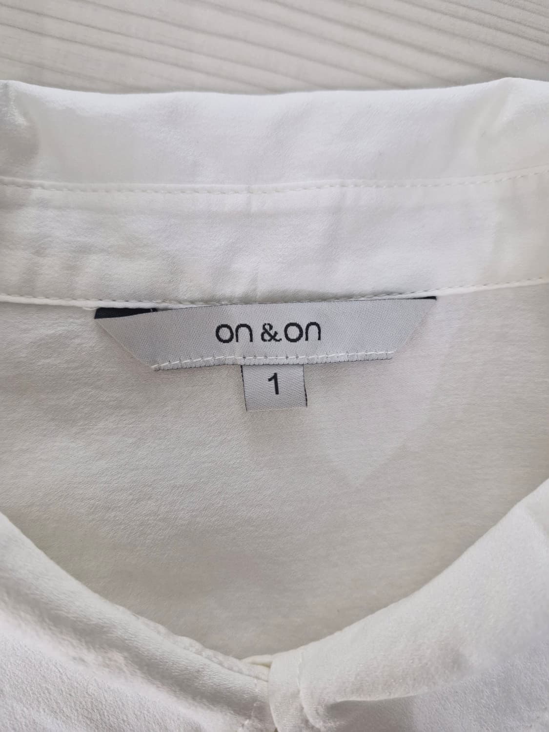 ON&ON 온앤온 25S/S 블라우스 아이보리 상품이미지7