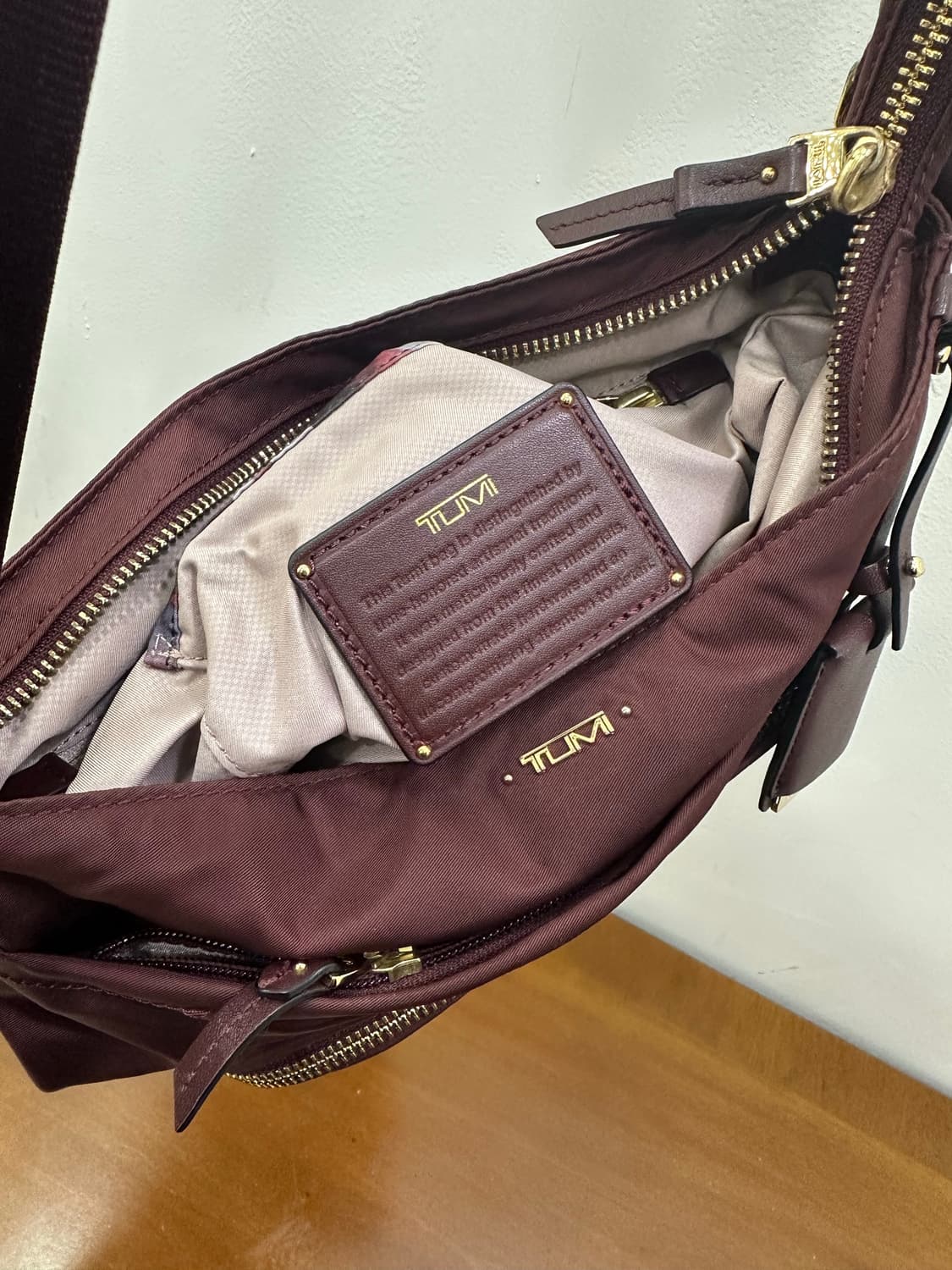 투미 크로스백 상품이미지6