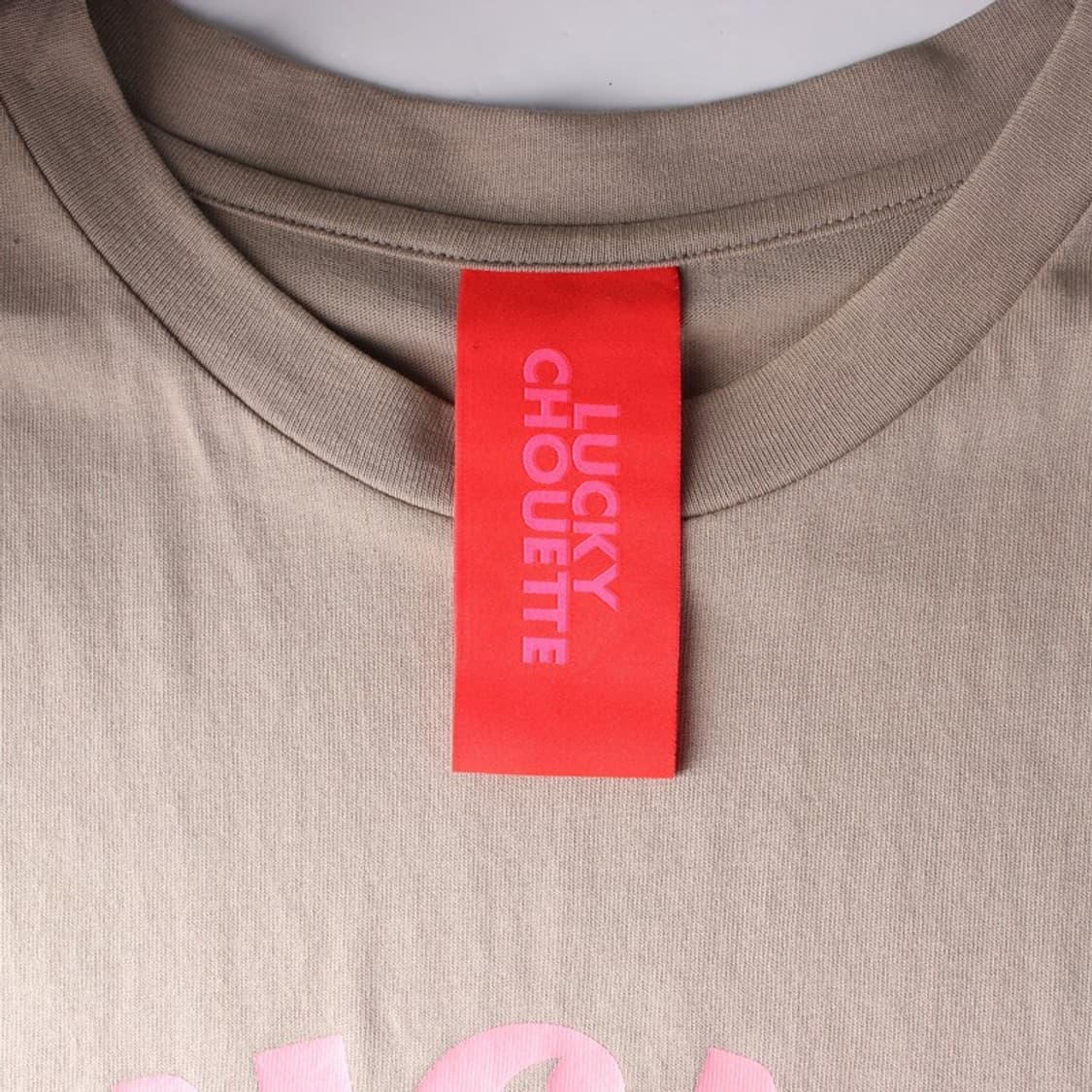 럭키슈에뜨 컬러 배색 레터링 반팔티 36 상품이미지5