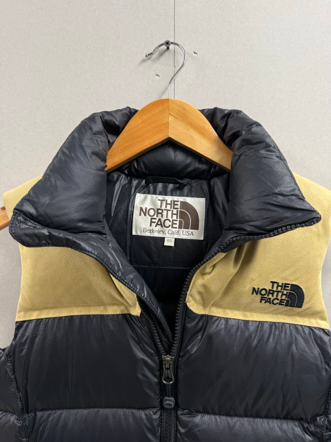 여성 S / 노스페이스 700 LTD 눕시 패딩조끼 블랙/베이지 상품이미지5