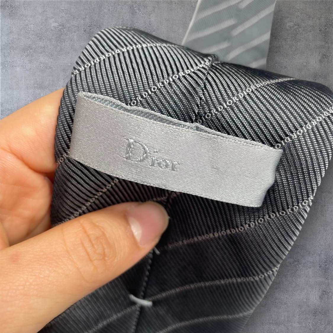 디올 Dior 그레이 올오버 로고 레터링 패턴 실크 넥타이 상품이미지5