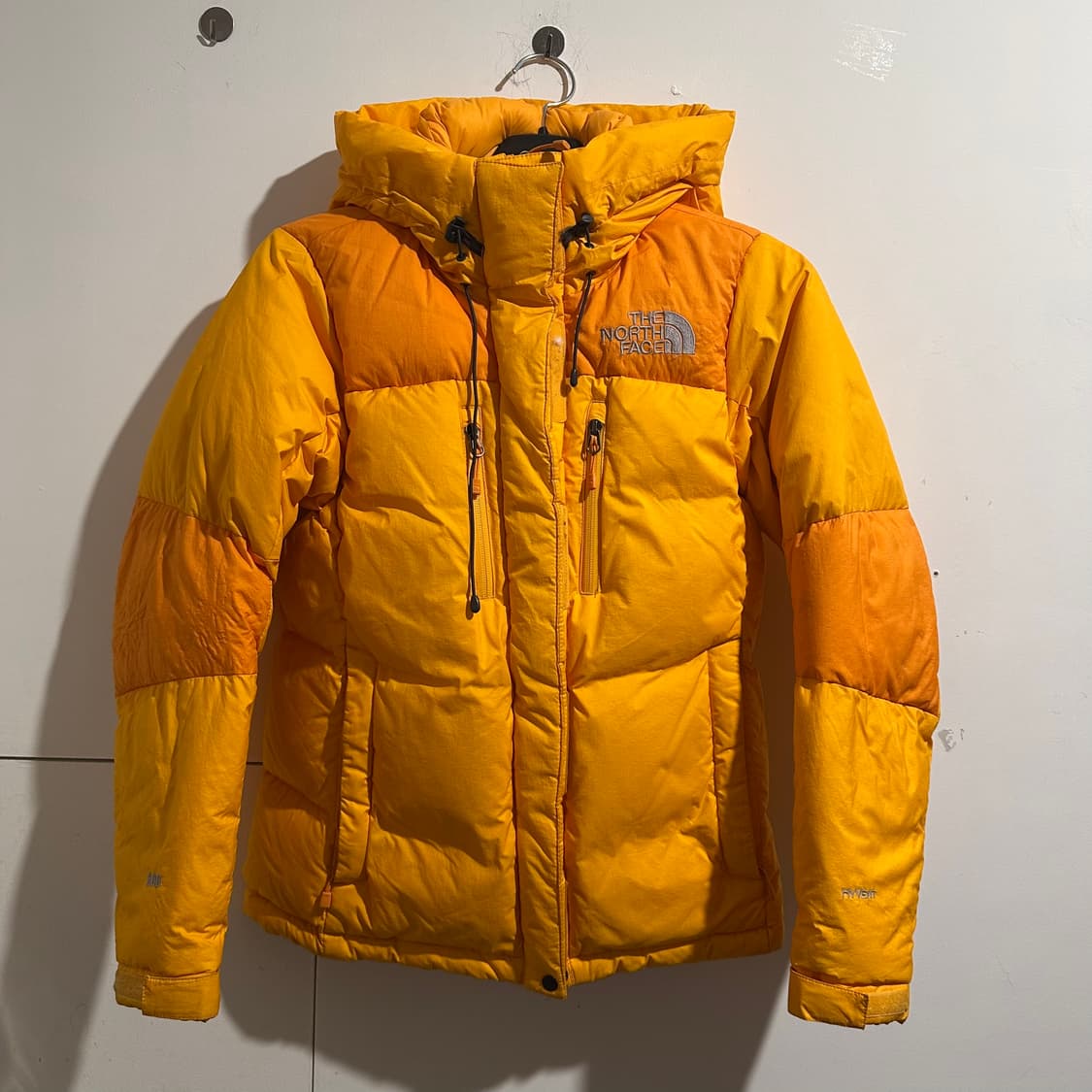 노스페이스 옐로우 패딩 상품이미지1