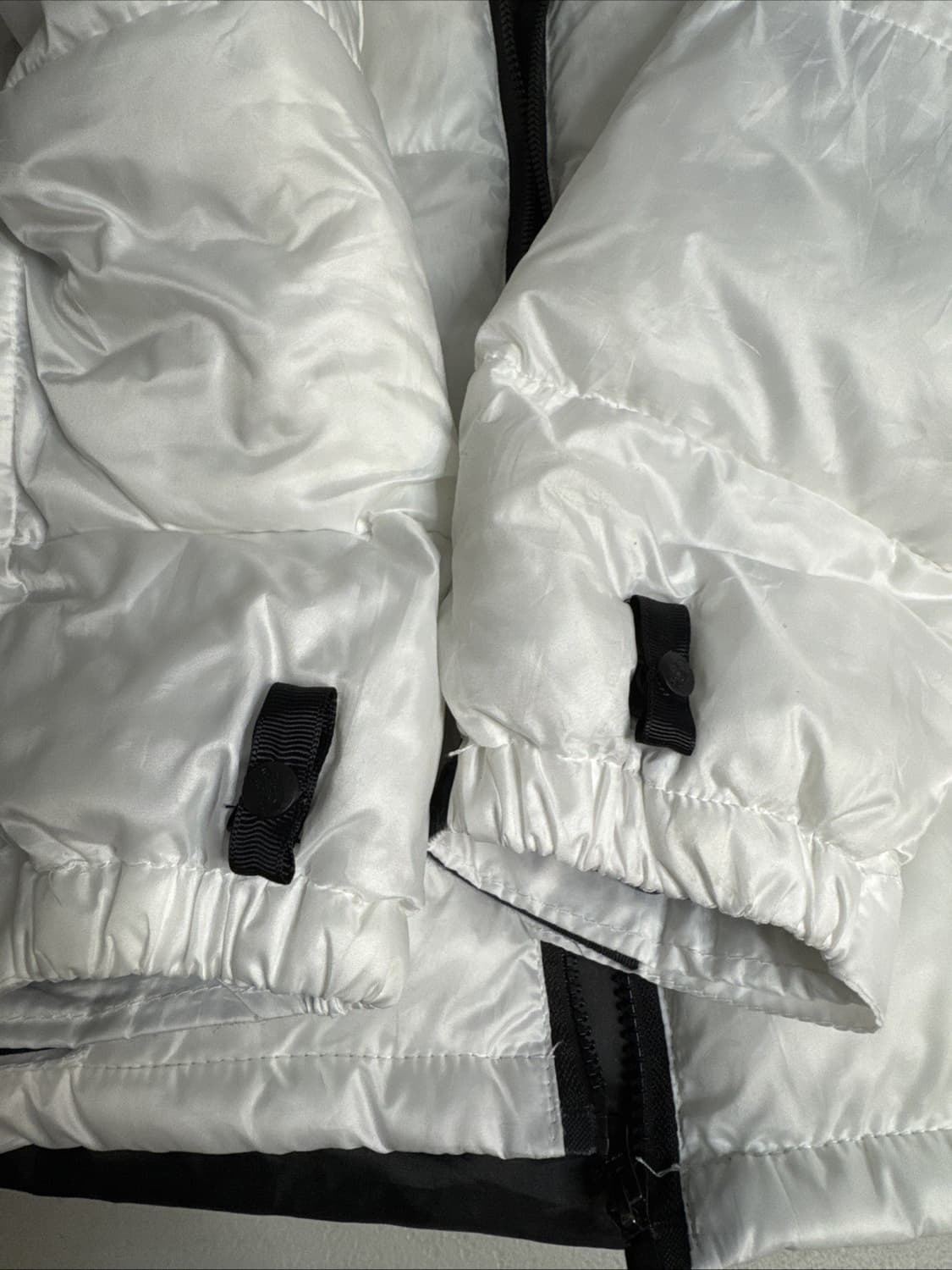 18FW 노스페이스 700 후디 패딩 화이트 블랙 상품이미지4