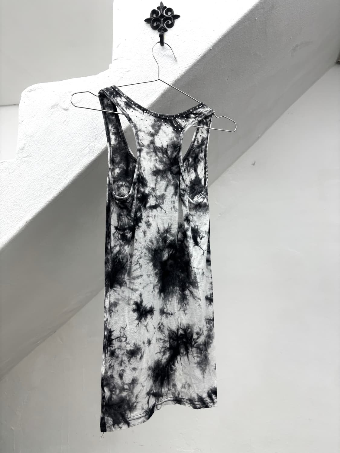 Magnolia detail stud sleeveless top  상품이미지6