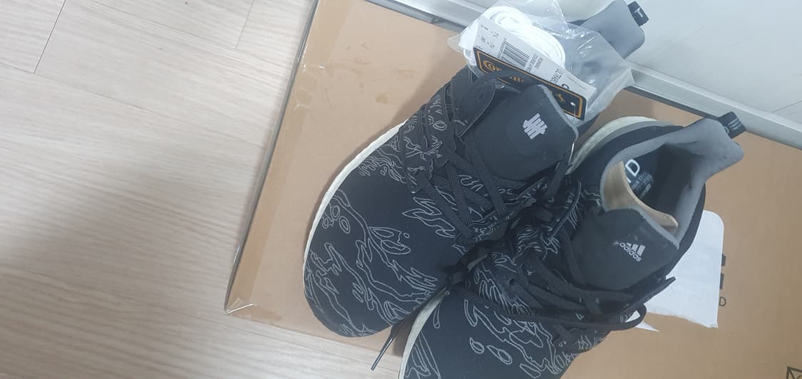 아디다스 x 언더핏 울트라부스트 상품이미지4