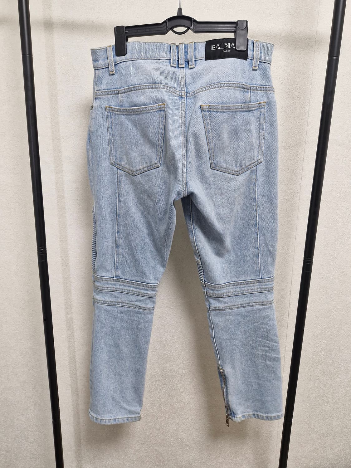 [29] 발망 신형 FW24 라이트 워싱 바이커 데님 진 상품이미지2