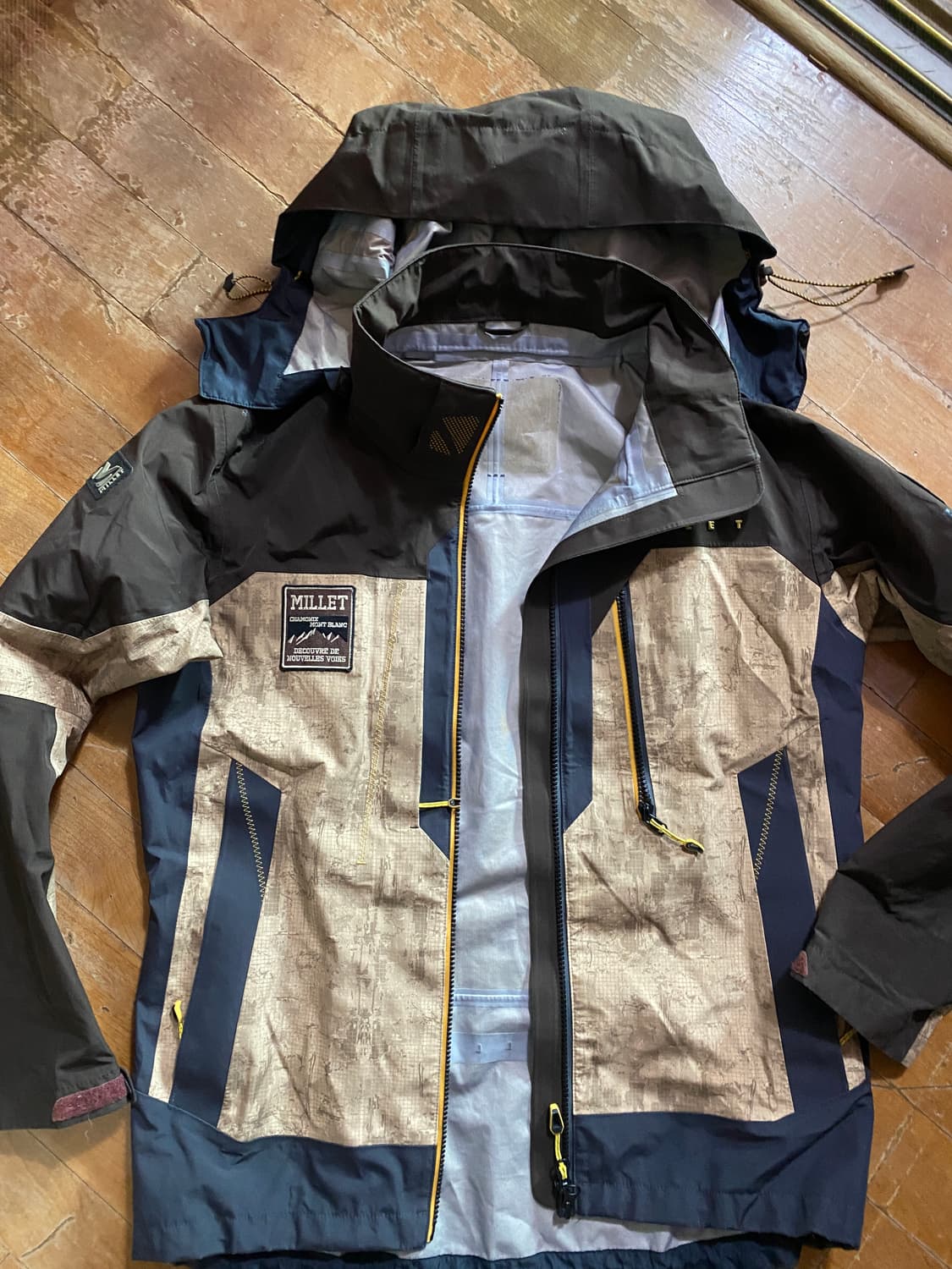 밀레 남성 고어텍스 바람막이 100 상품이미지1