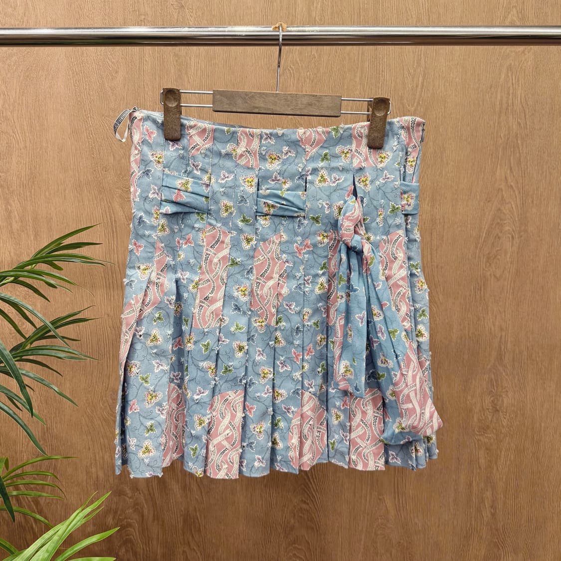 크리스찬 디올 미디 플리츠 스커트 플로럴 프린팅 스트랩 타이 디테일 블루 상품이미지1