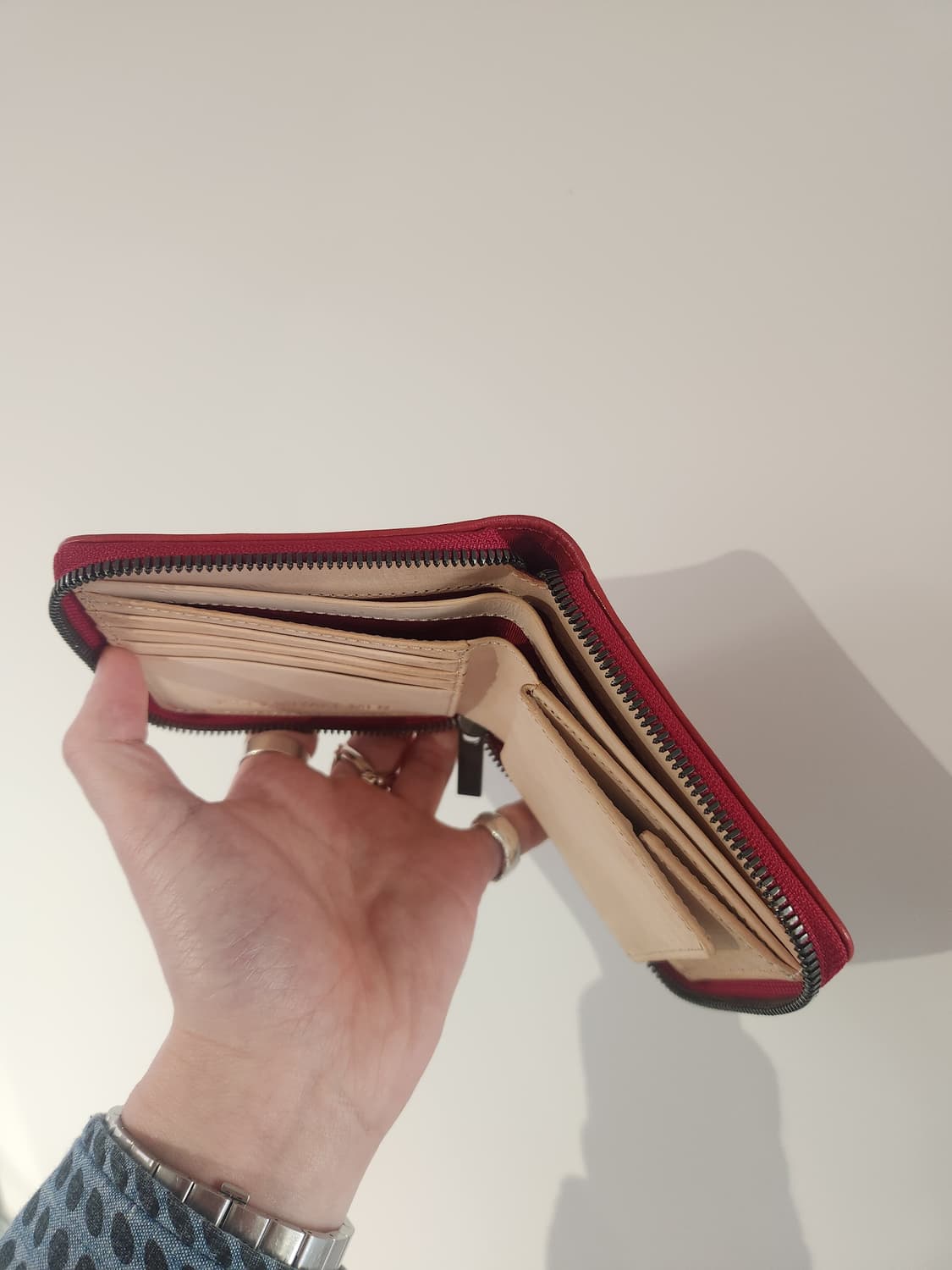 이세이미야케 맨 엠보스드 레더 지갑 상품이미지6