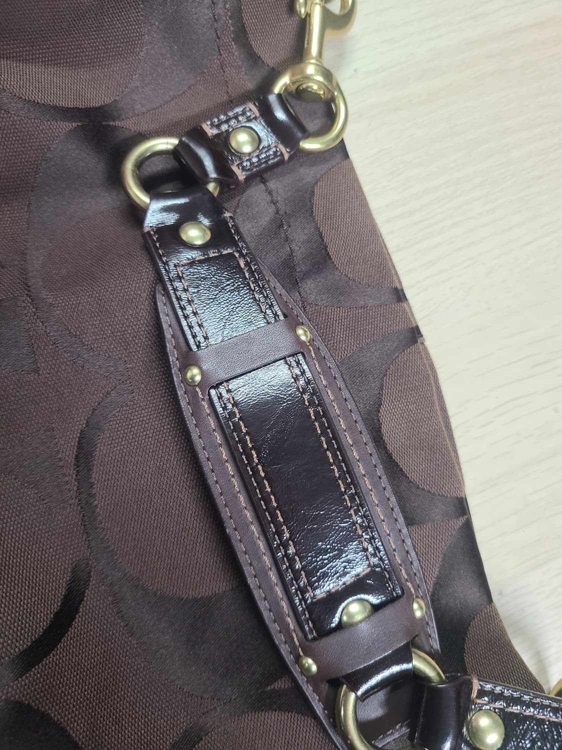 코치 브라운 시그니처 숄더백 상품이미지5