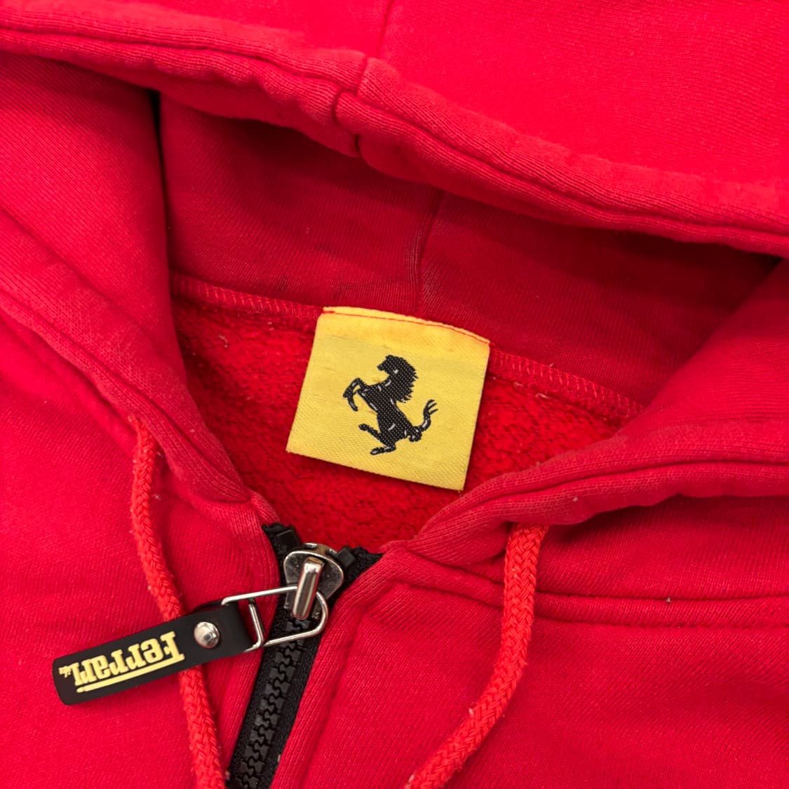 페라리 스몰로고 레드 후드집업 상품이미지3