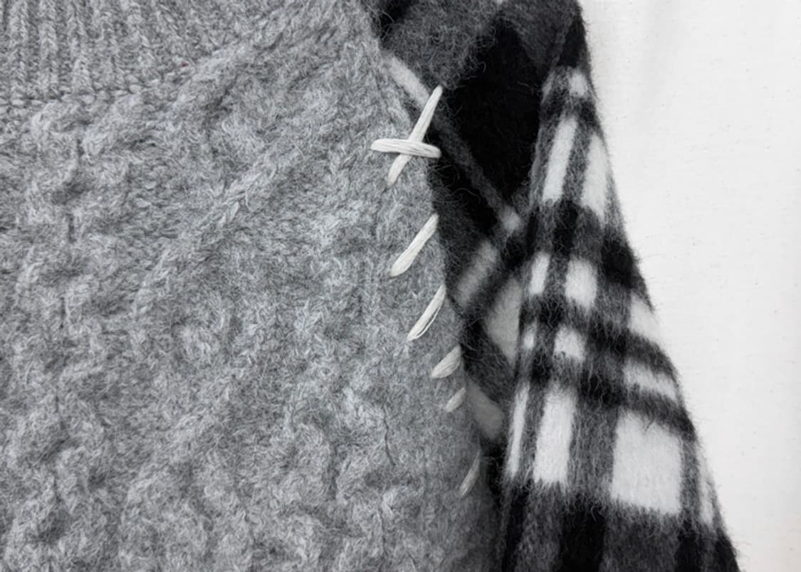 아더에러 22FW 그레이 완블 스웨터 상품이미지3