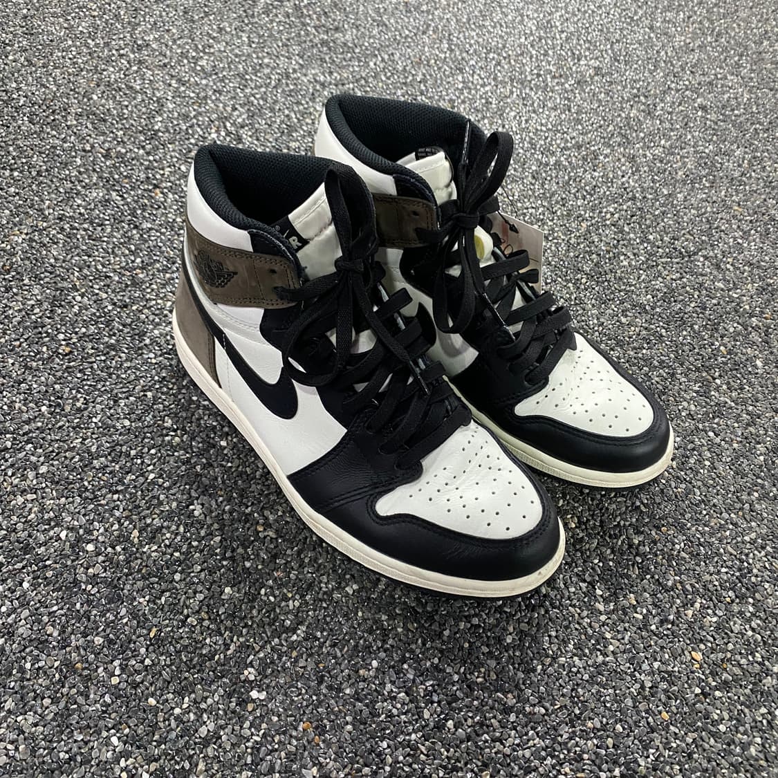 나이키 에어 조던 1 레트로 하이 모카 블랙 B4053 상품이미지1