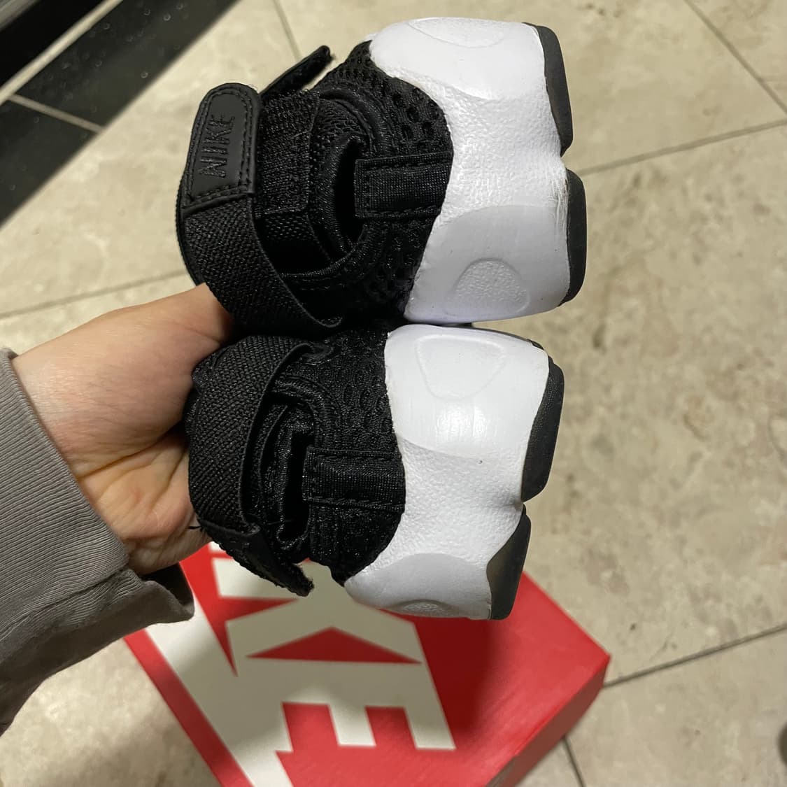 나이키 에어이프트 230 블랙 상품이미지3