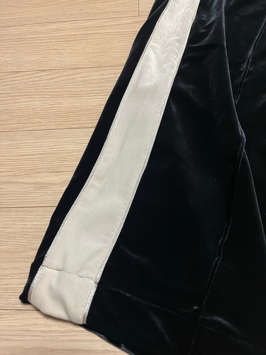 사스콰치 패브릭스 24FW 벨루어 트랙팬츠 L 블랙 (니들스 상위호환) 상품이미지2