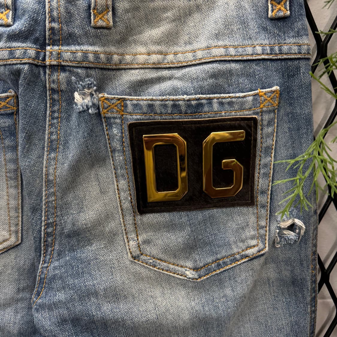 00s 돌체앤가바나 디스트레스드 데님 팬치 후면 로고 포인트 연청 상품이미지6