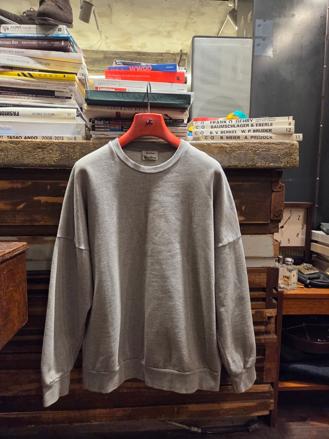 아크네 스웻 상품이미지1