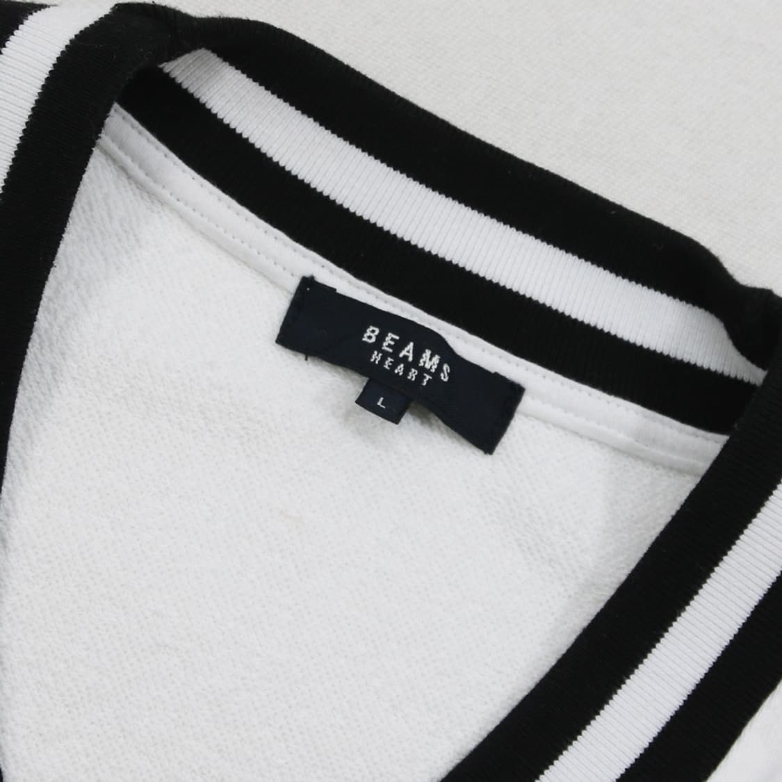 (착용컷) BEAMS HEART 브이넥 스웻 셔츠 (남성용 103) 상품이미지5