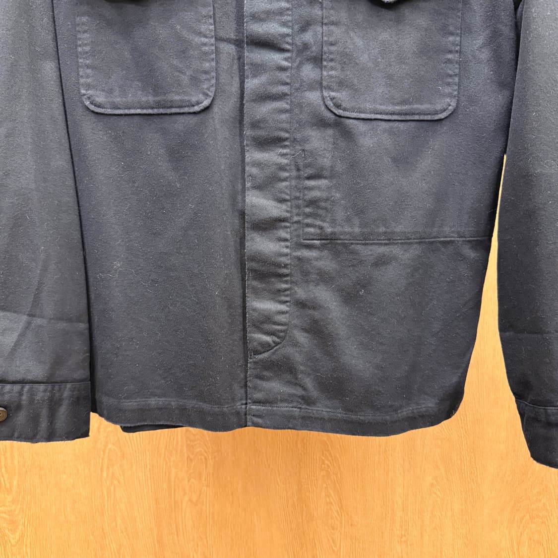 올세인츠 코튼 셔츠 자켓 투포켓 디테일 릴렉스드핏 네이비 상품이미지5