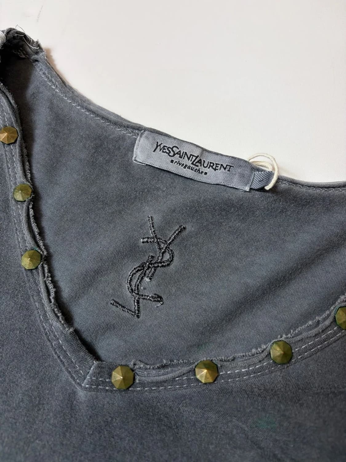 입생로랑 00's 스터드 브이넥 반팔 티셔츠 PN9572 상품이미지6