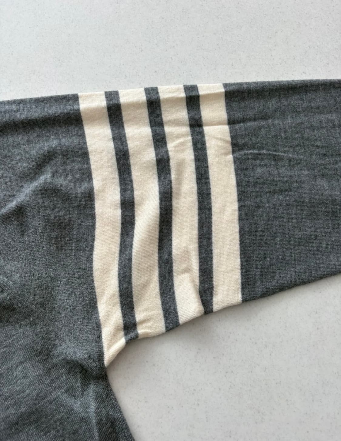 정품 톰브라운 니트 팝니다 상품이미지4