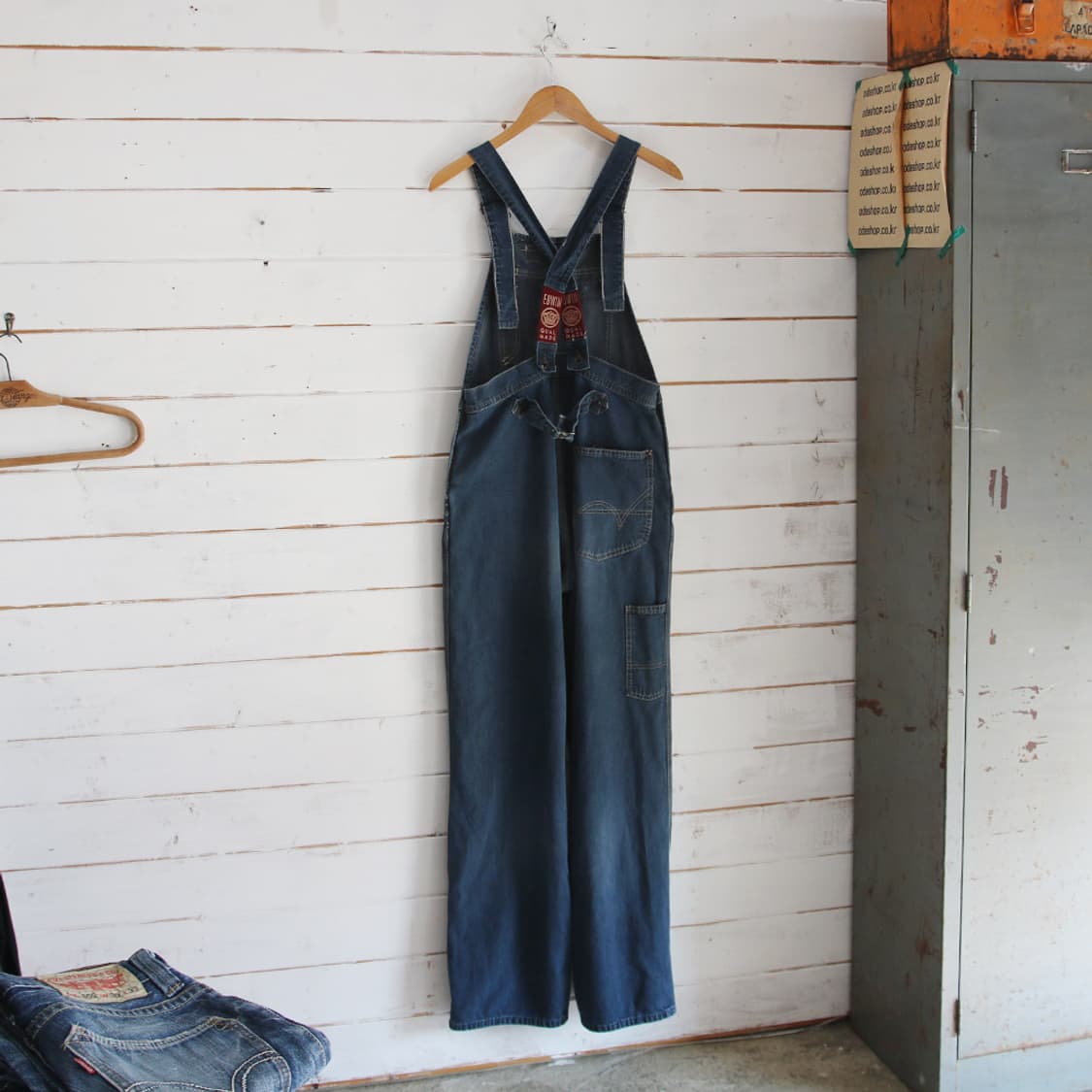 (착용컷) EDWIN 신치백 데님 오버롤 팬츠 (남성용) 상품이미지3