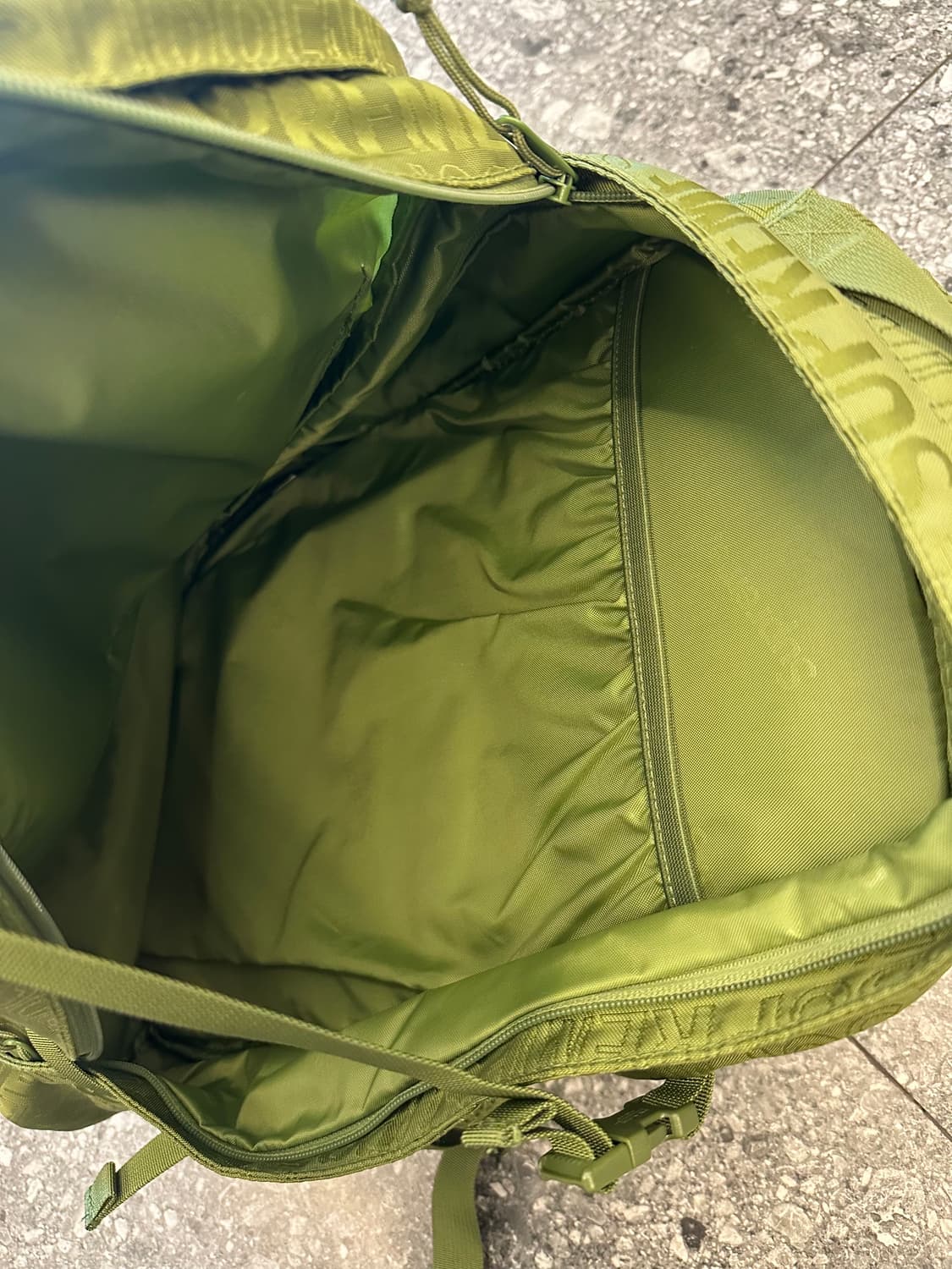 슈프림 자카드 코듀라 올리브 백팩 처분  상품이미지5