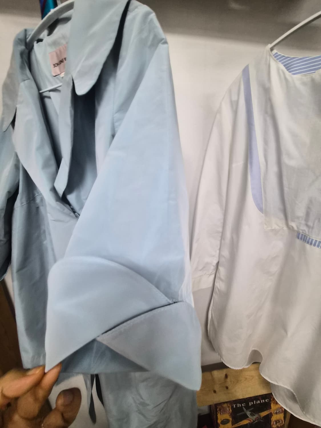 손정완 샤이니 바스락  블루 트렌치 코트 상품이미지3