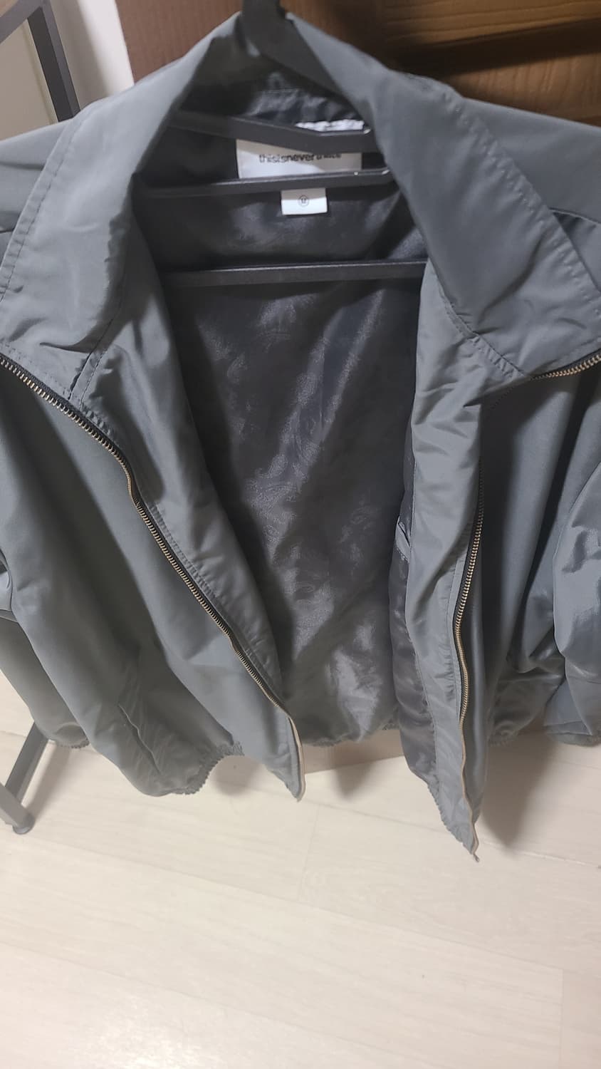 디스이즈네버댓 INTL 팀 자켓 차콜 상품이미지1