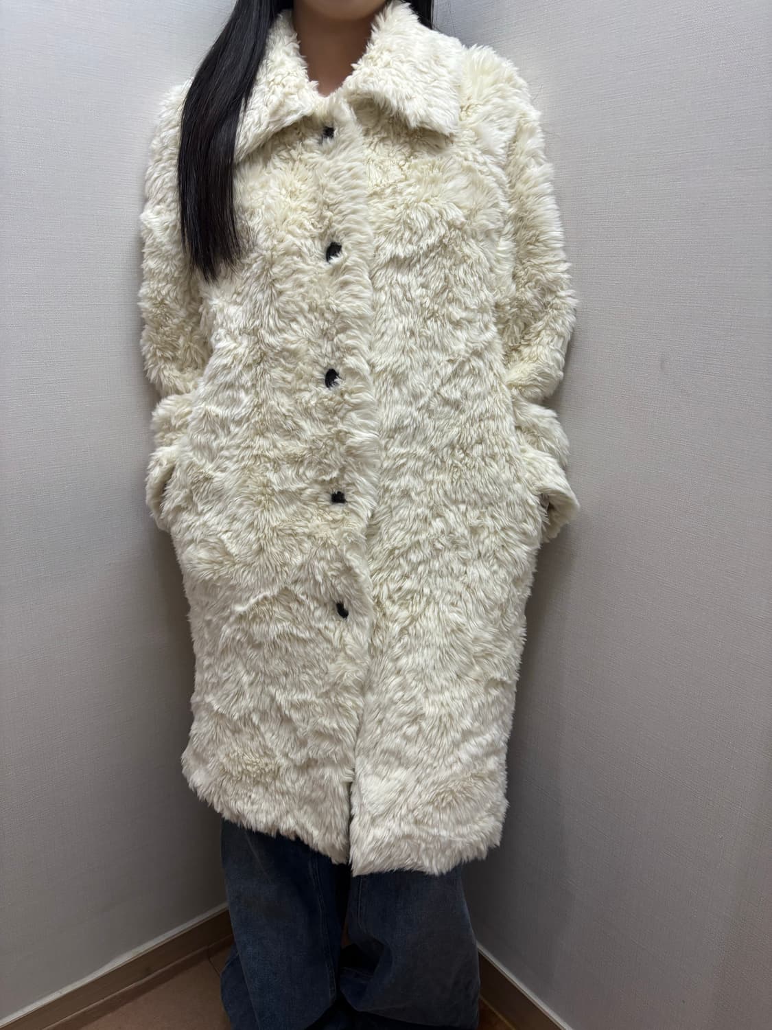 포에트서울 아이보리 롱 퍼 코트 상품이미지1