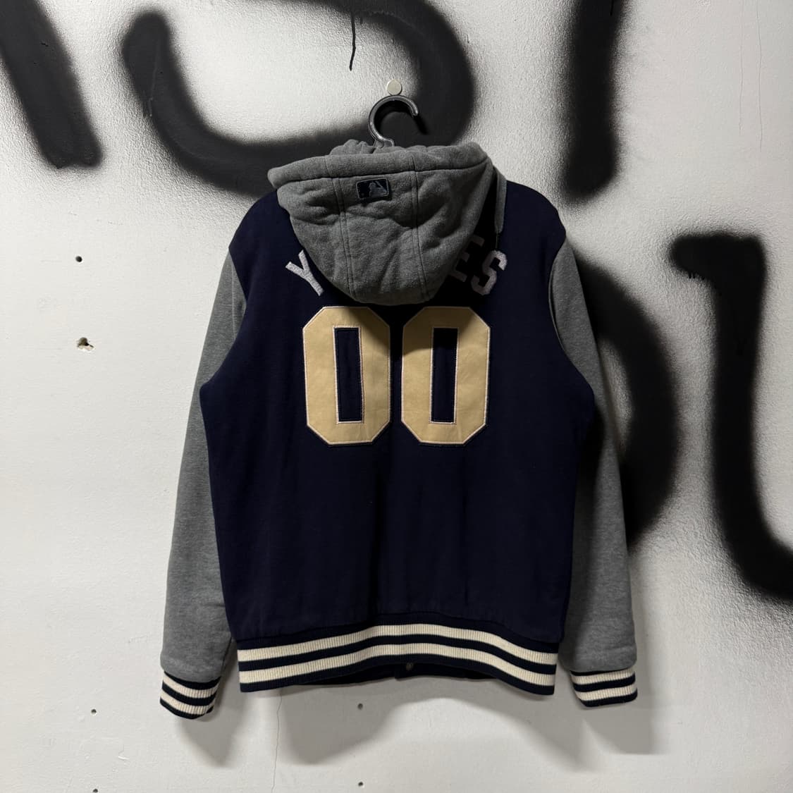 MLB 뉴욕 양키스 올드스쿨 멀티 패치 후드 탈 부착 바시티 자켓 상품이미지2